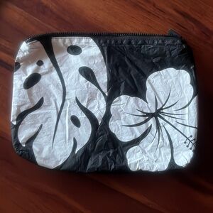 EUC ALOHA Collection Big Island Max zippered pouch